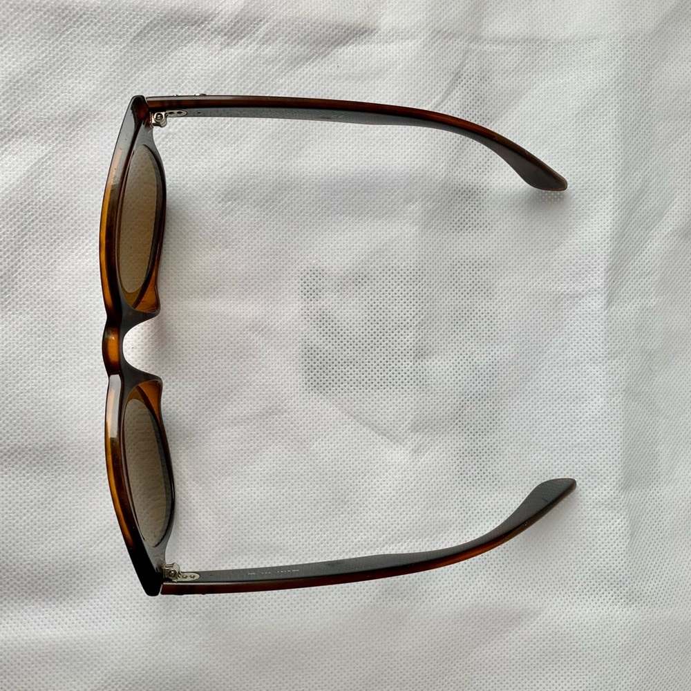 Scratched Ray-Ban Classic Wayfarer Rounded Brown Sunglasses - Picture 2 of 10